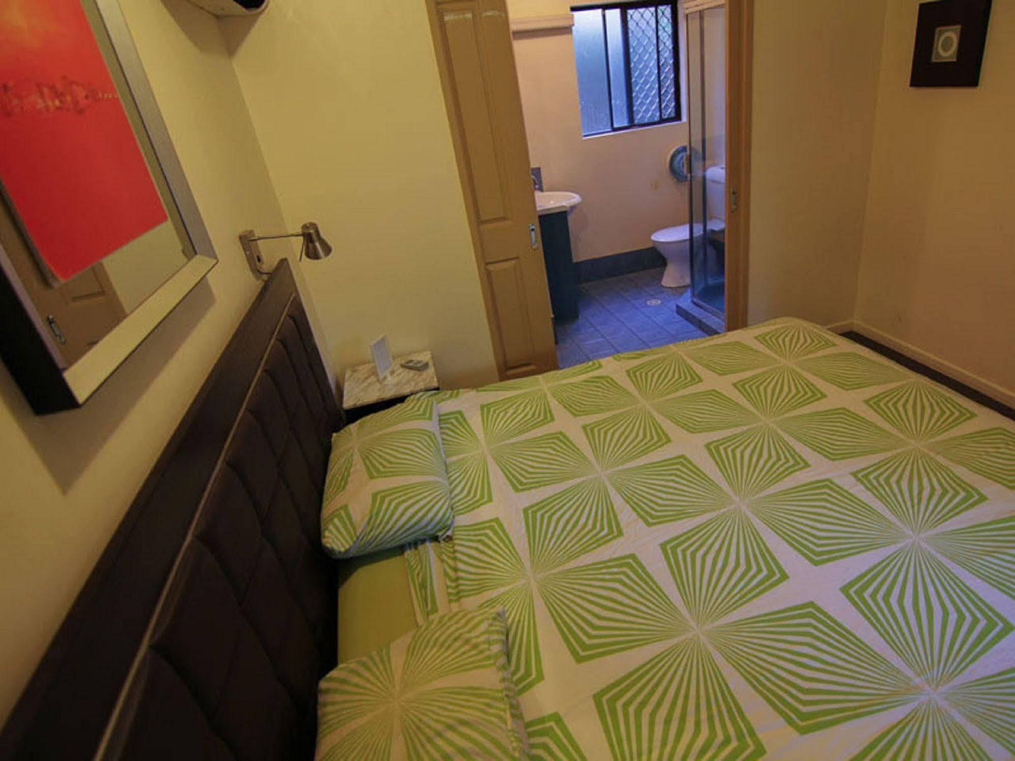Sleeping Inn Backpackers Resort 黄金海岸 外观 照片